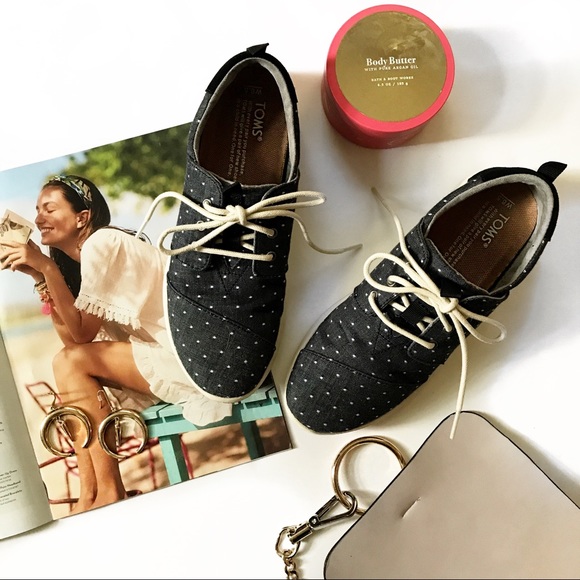 toms black dot chambray